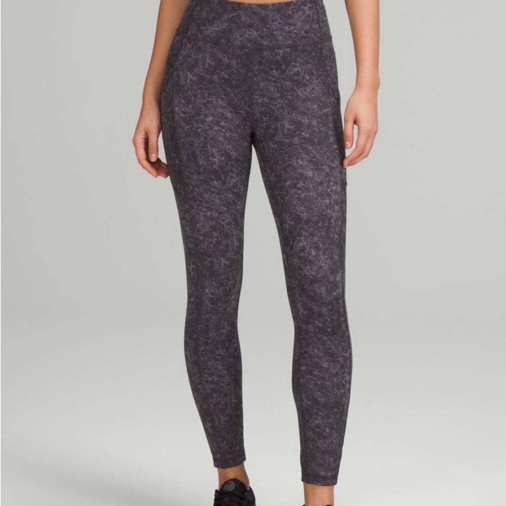 Lululemon Invigorate High-Rise Tight 25"
Denim Wash Print Dusky Lavender/Black